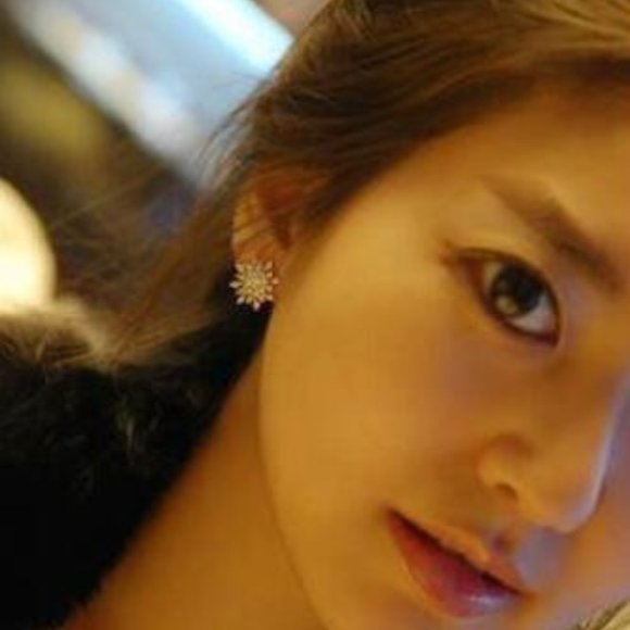 Snowflake Earrings - Picture 6 of 6